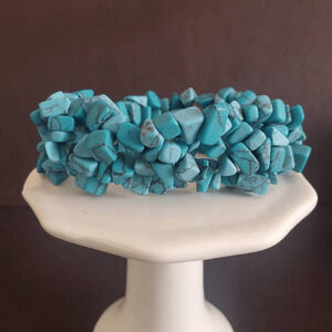 2005 Avon Faux Turquoise Chip Stretch Bracelet NIB